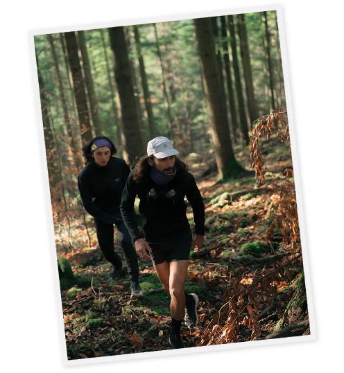 Crédit photo : Cécile Chabert — Pauline et Louis dans la foret.